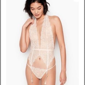 ❤️- Victoria Secret Lady In Lace Conquettish Semi-Sheer GarterTeddy Lingerie Set